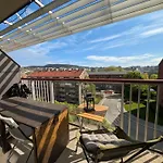 Spacious And Cozy With Balcony *