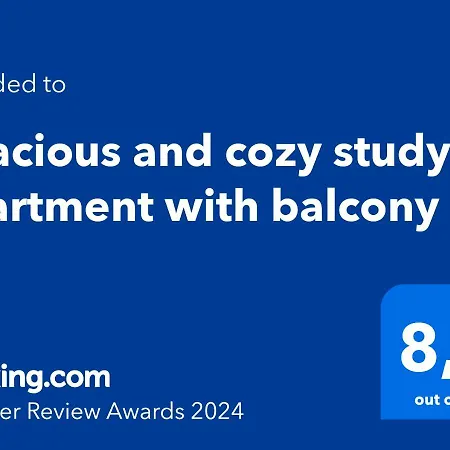Spacious And Cozy Study With Balcony Oslo