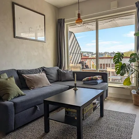 Spacious And Cozy Study With Balcony Apartment