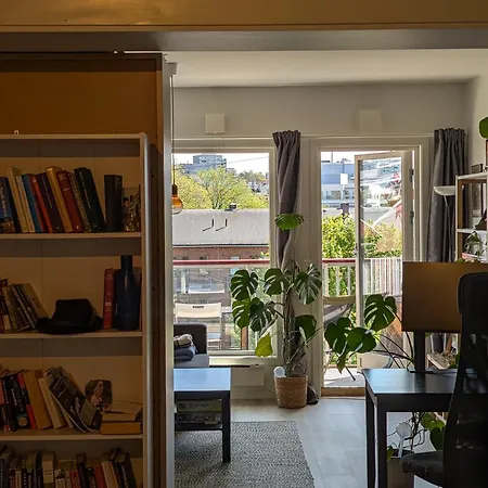 Spacious And Cozy Study With Balcony *