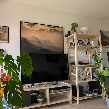 Spacious And Cozy Study With Balcony Apartment *