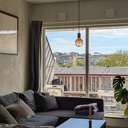 Spacious And Cozy With Balcony *