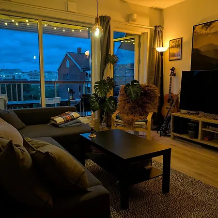 Spacious And Cozy Study With Balcony דירה אוסלו