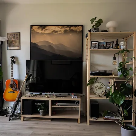 Spacious And Cozy With Balcony