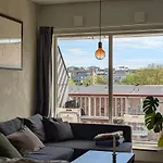 Spacious And Cozy With Balcony *